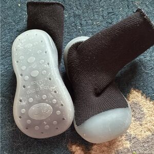 Sock shoes, black with fleece inside, 13.5 cm.